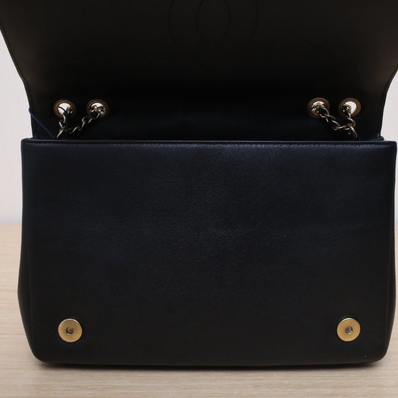 CHANEL 黑色羊皮18開金扣菱格紋雙C翻蓋單肩包肩背包-2