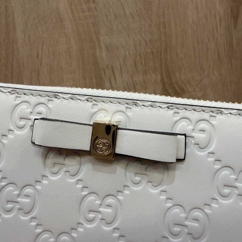 Gucci 白牛皮金釦拉鏈12卡長夾-1
