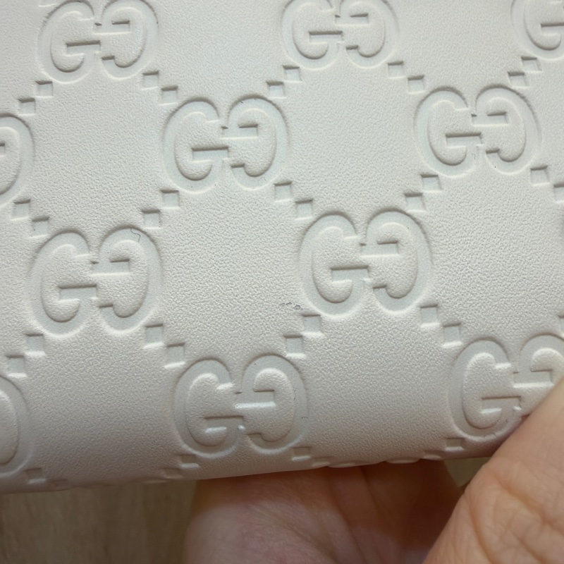 Gucci 白牛皮金釦拉鏈12卡長夾-2