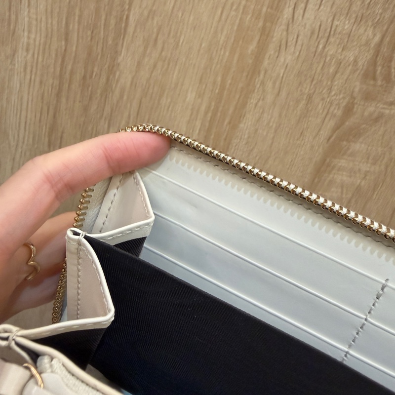Gucci 白牛皮金釦拉鏈12卡長夾-11
