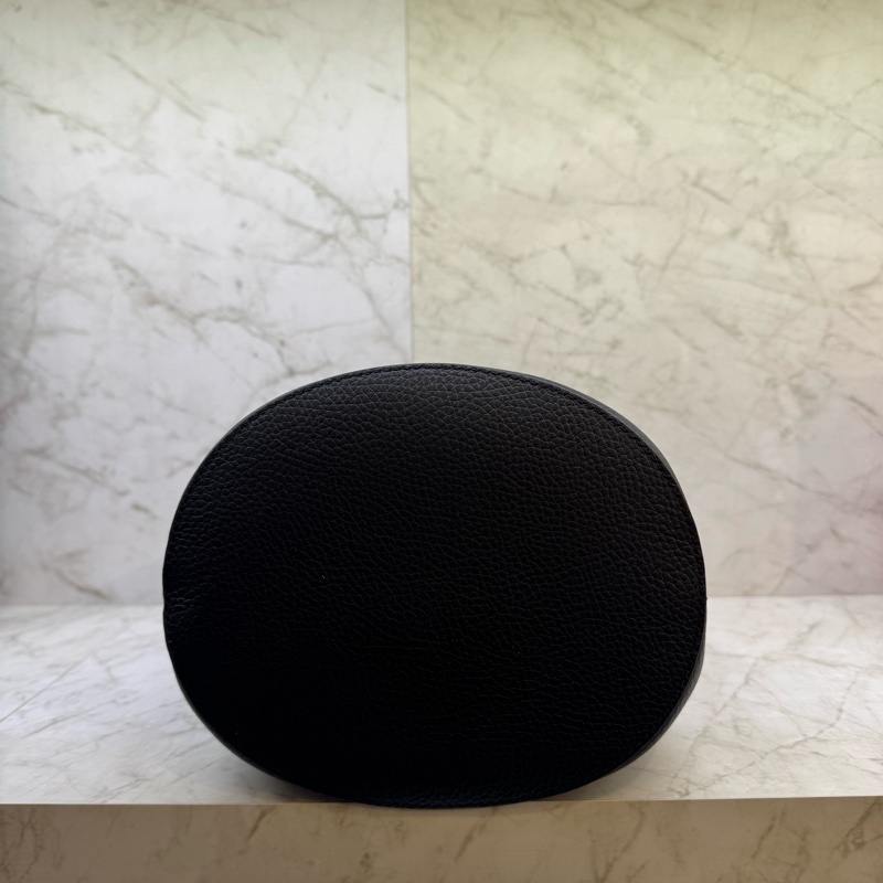 BURBERRY/壓紋L0G0水桶包-4