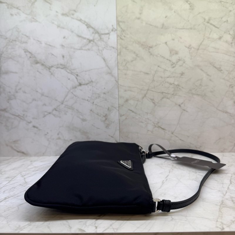 PRADA 黑色尼龍L0GO手提包-2
