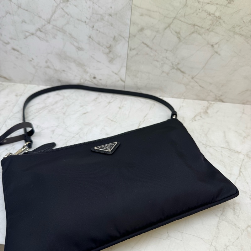 PRADA 黑色尼龍L0GO手提包-4