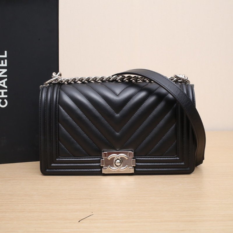 CHANEL Leboy中號25黑色牛皮29開銀扣V紋肩背包-0