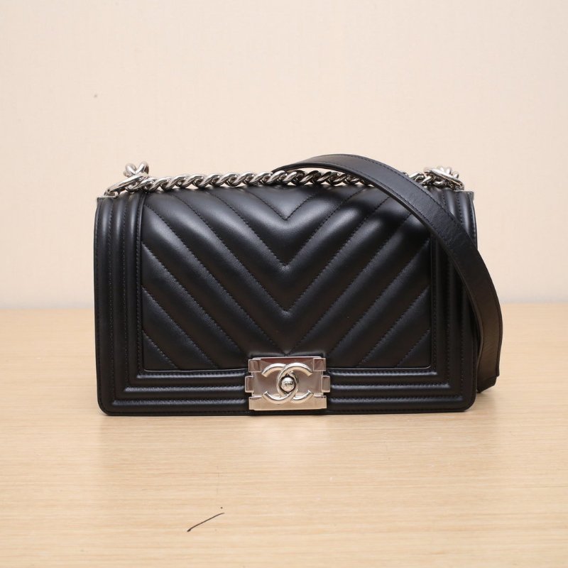 CHANEL Leboy中號25黑色牛皮29開銀扣V紋肩背包-1