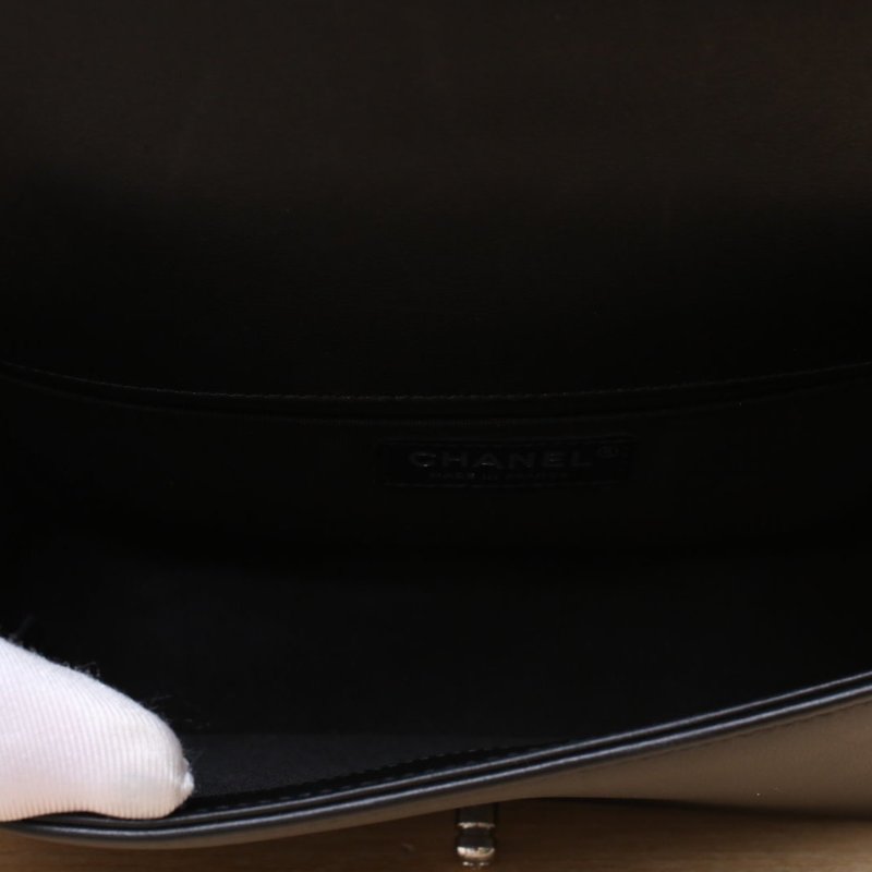 CHANEL Leboy中號25黑色牛皮29開銀扣V紋肩背包-3
