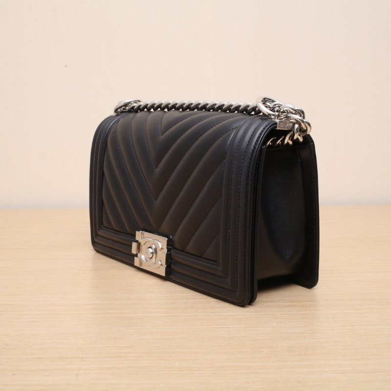 CHANEL Leboy中號25黑色牛皮29開銀扣V紋肩背包-4