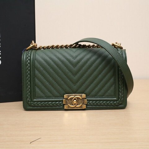 CHANEL Leboy中號25綠色荔枝牛皮25開金扣V紋肩背包