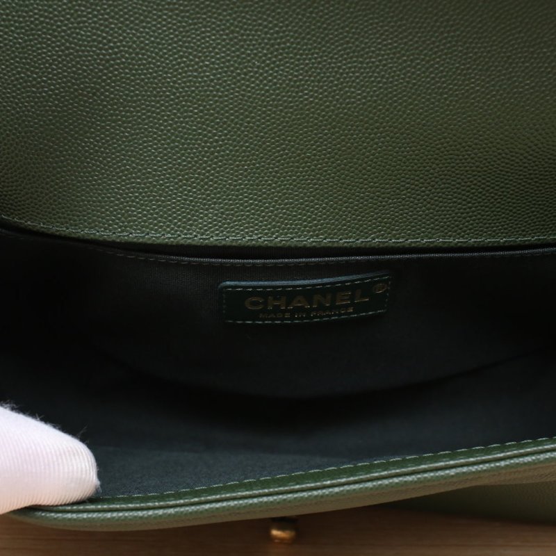 CHANEL Leboy中號25綠色荔枝牛皮25開金扣V紋肩背包-3