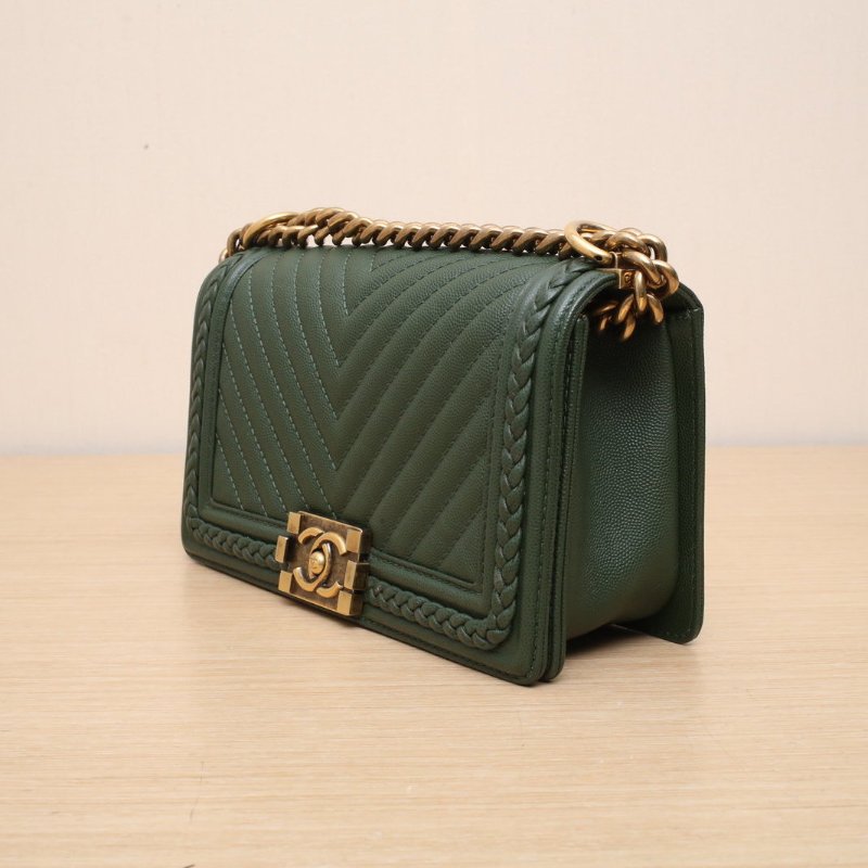 CHANEL Leboy中號25綠色荔枝牛皮25開金扣V紋肩背包-4