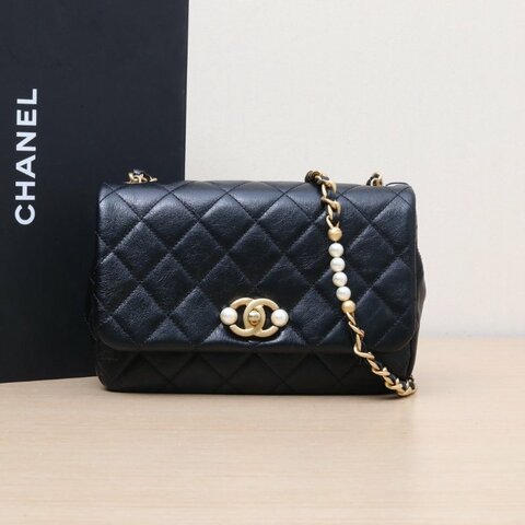 CHANEL 22CCF口蓋包23黑色牛皮晶片開珍珠扣珍珠拼皮穿鏈肩背包
