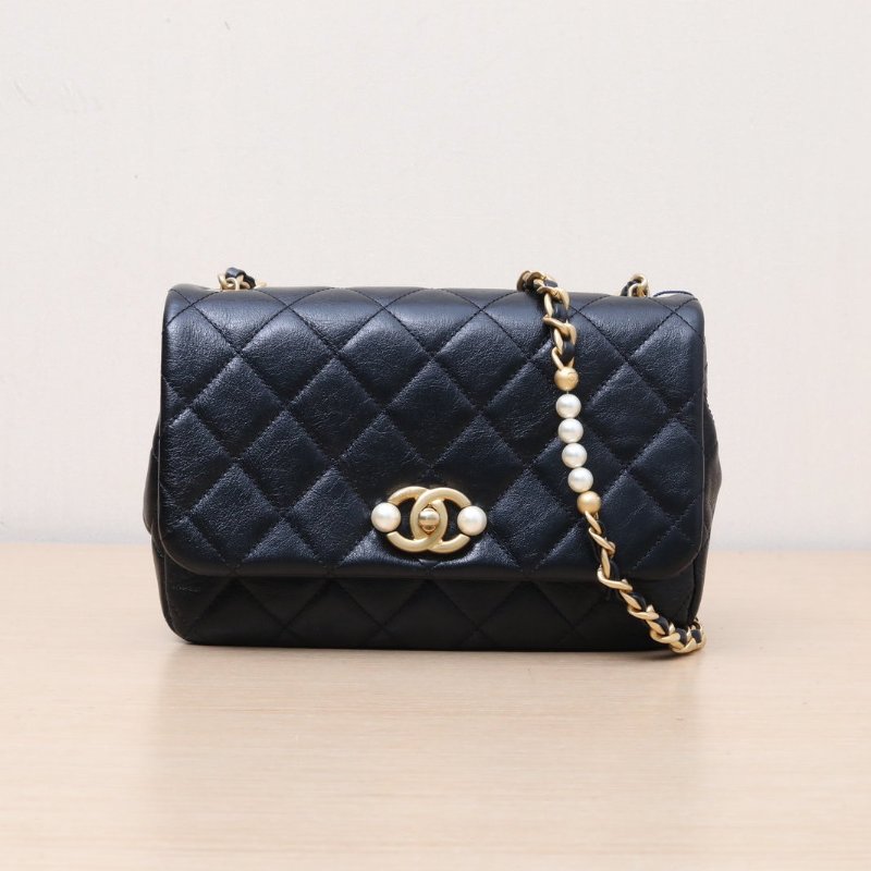 CHANEL 22CCF口蓋包23黑色牛皮晶片開珍珠扣珍珠拼皮穿鏈肩背包-1