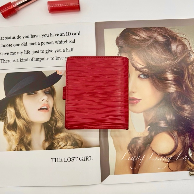 Louis Vuitton 經典EPI牛皮水波紋對折扣式紅色短夾-1