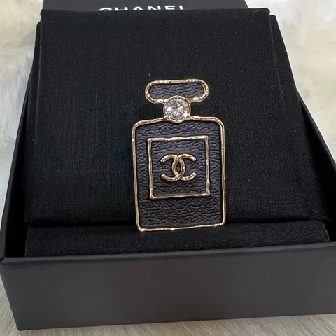 Chanel小香香奈兒皮革金屬香水瓶胸針（全新閒置品）
