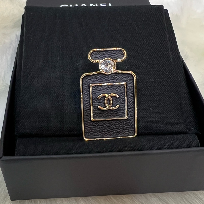 Chanel小香香奈兒皮革金屬香水瓶胸針（全新閒置品）-0