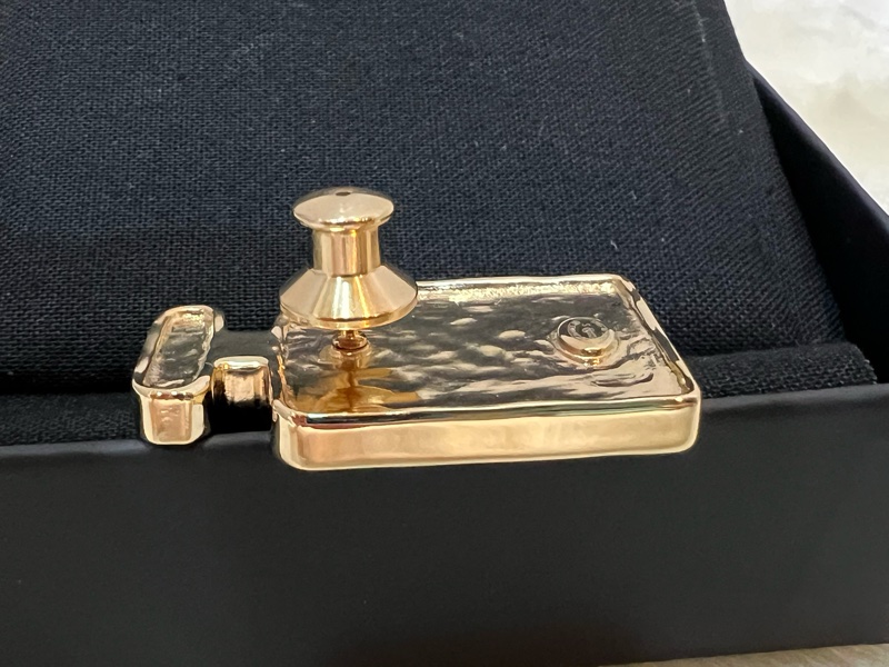 Chanel小香香奈兒皮革金屬香水瓶胸針（全新閒置品）-3