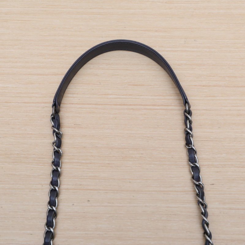 CHANEL TrendyCC保齡球包中號26藍色羊皮21開銀扣肩背包-2