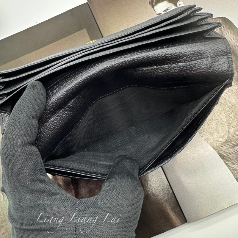 GUCCI GG Marmont 荔枝紋黑色扣式長夾-11