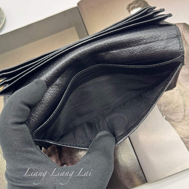 GUCCI GG Marmont 荔枝紋黑色扣式長夾-12