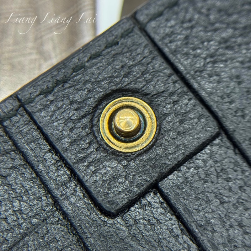 GUCCI GG Marmont 荔枝紋黑色扣式長夾-14