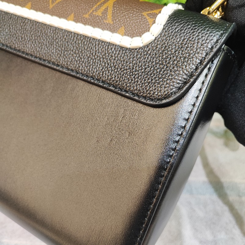 Louis Vuitton Twist MM-16