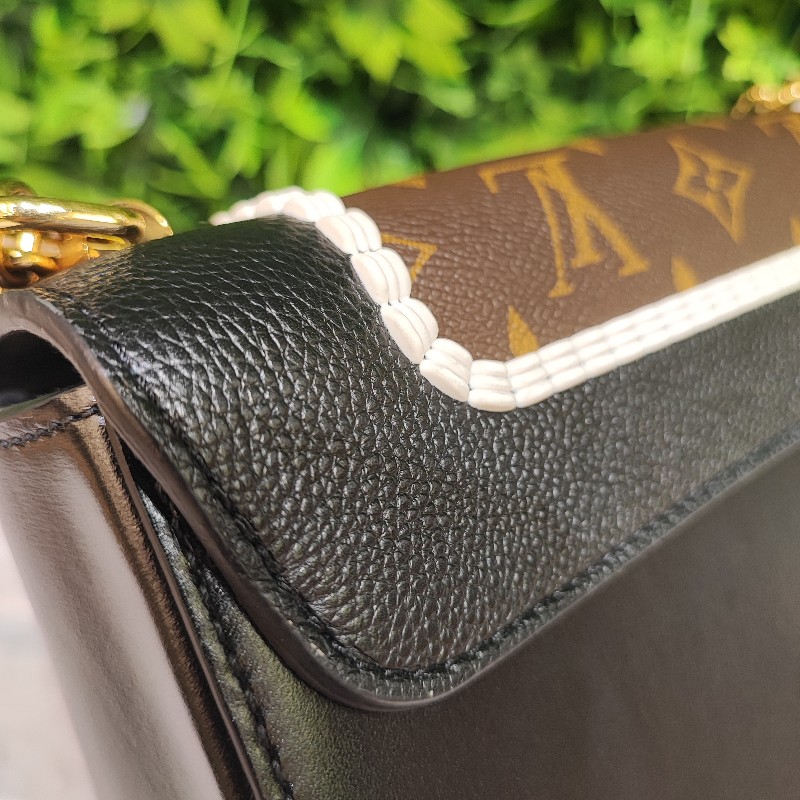 Louis Vuitton Twist MM-18