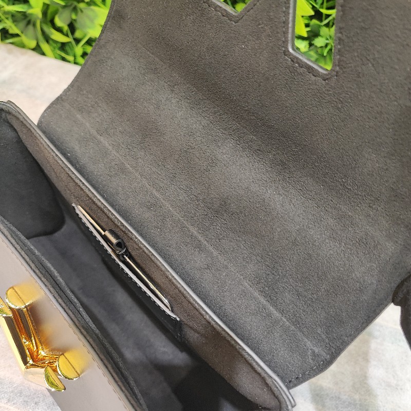 Louis Vuitton Twist MM-22