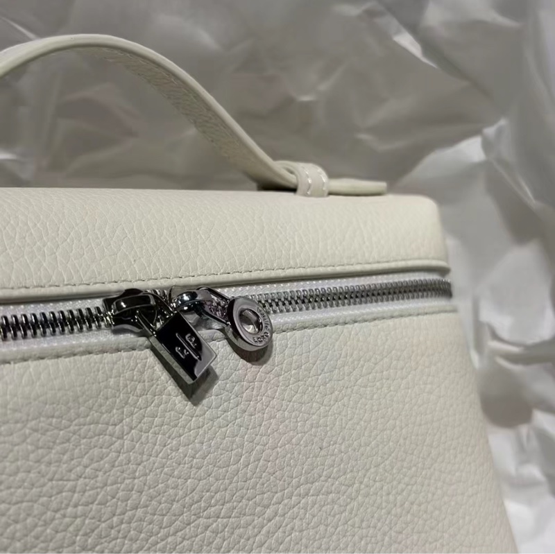 【全🆕】LP Loro Piana ExtraPocket L19 二代銀扣 飯盒包單肩包手提包 嫩白色-2