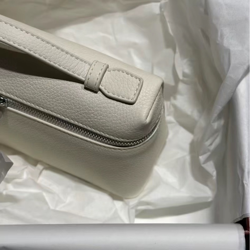 【全🆕】LP Loro Piana ExtraPocket L19 二代銀扣 飯盒包單肩包手提包 嫩白色-3