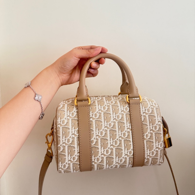 🔥新到：Dior/ 迪奥新款奶茶色Groove20波士顿枕头包，jisoo金智秀同款，尺寸：20*14*12cm-3