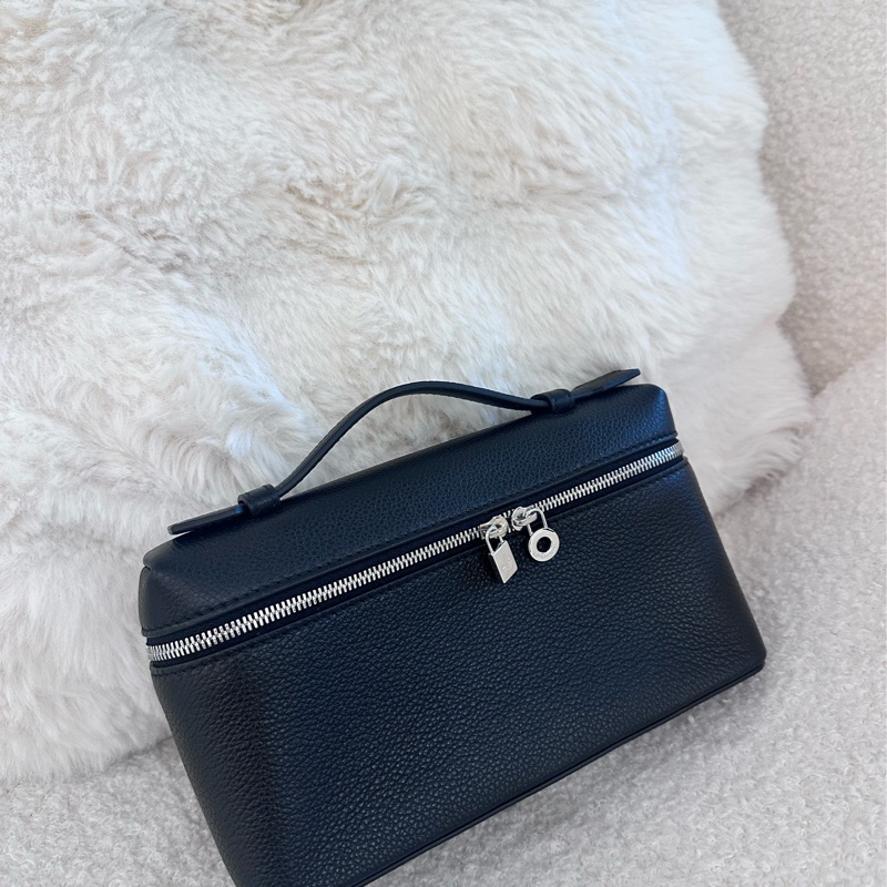 【全🆕】LP Loro Piana 飯盒包 ExtraPocket L19 黑色 銀扣手提包 單肩包-0