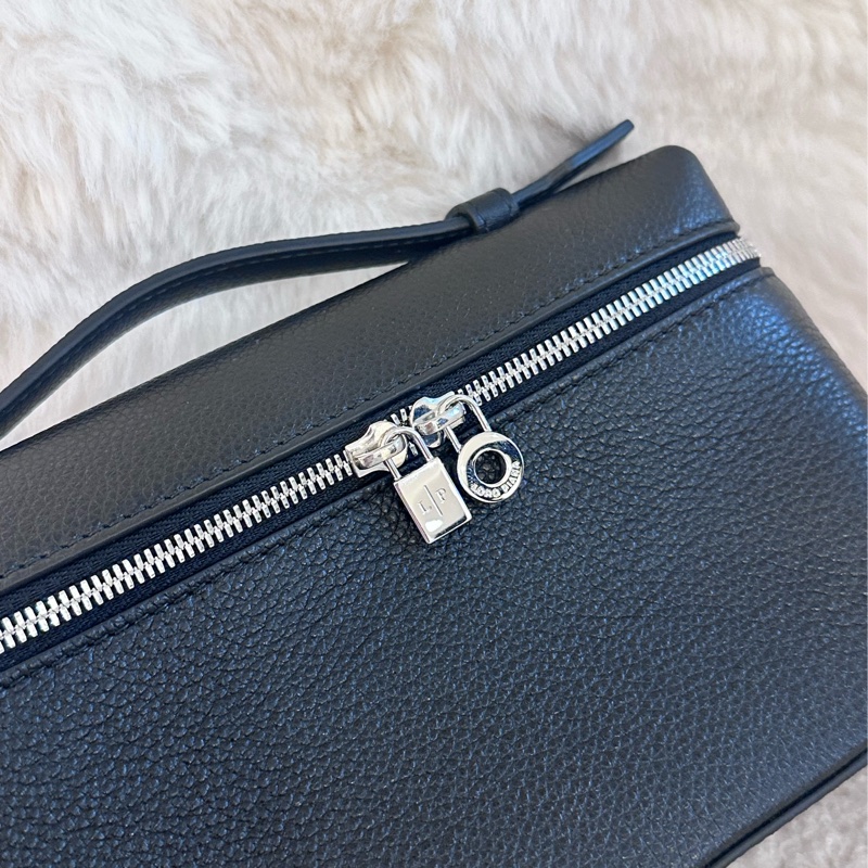 【全🆕】LP Loro Piana 飯盒包 ExtraPocket L19 黑色 銀扣手提包 單肩包-5