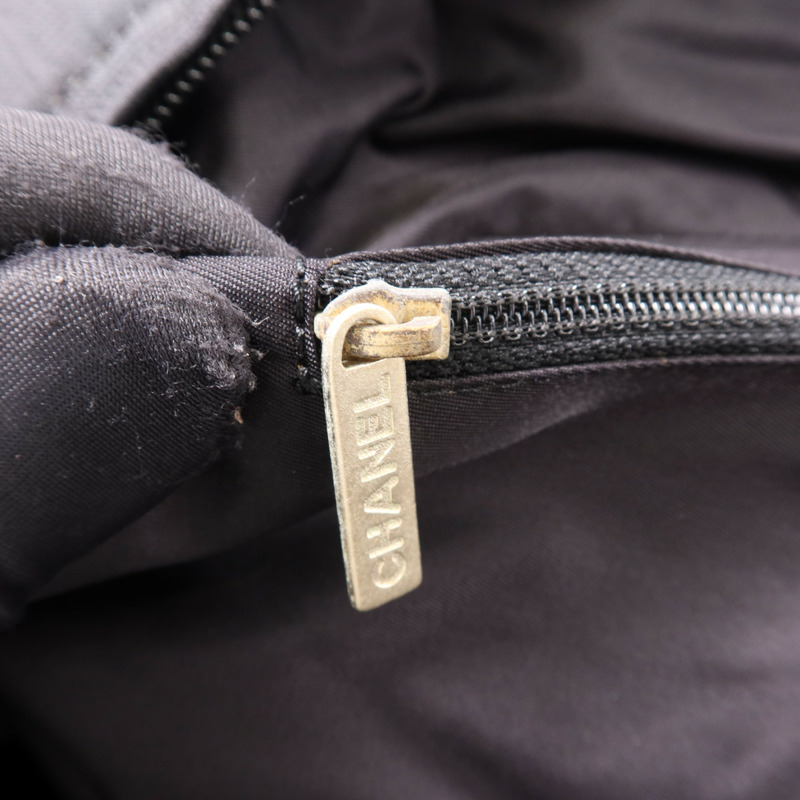 CHANEL 尼龍Carry Bag銀扣手挽袋-16