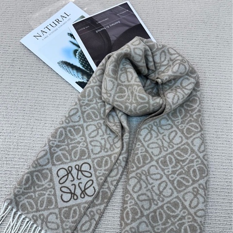 【全❤️】LOEWE Anagram scarf 羊絨羊毛頸巾奶茶色 米色