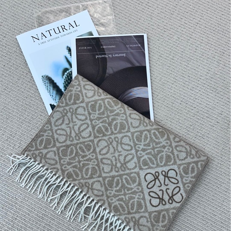 【全❤️】LOEWE Anagram scarf 羊絨羊毛頸巾奶茶色 米色-2