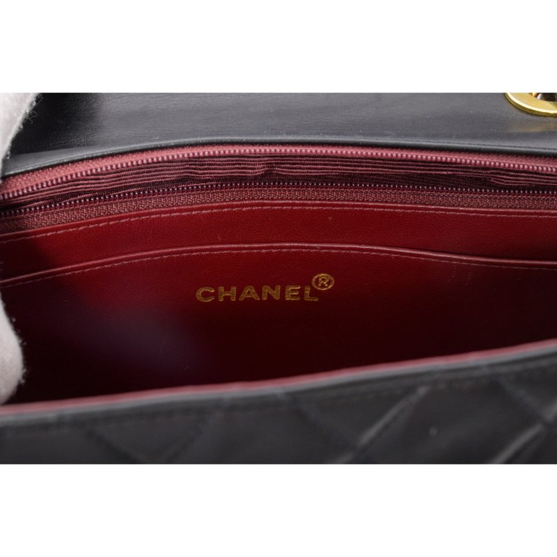 CHANEL香奈兒經典黑金Maxi Classic Flap肩背包-4