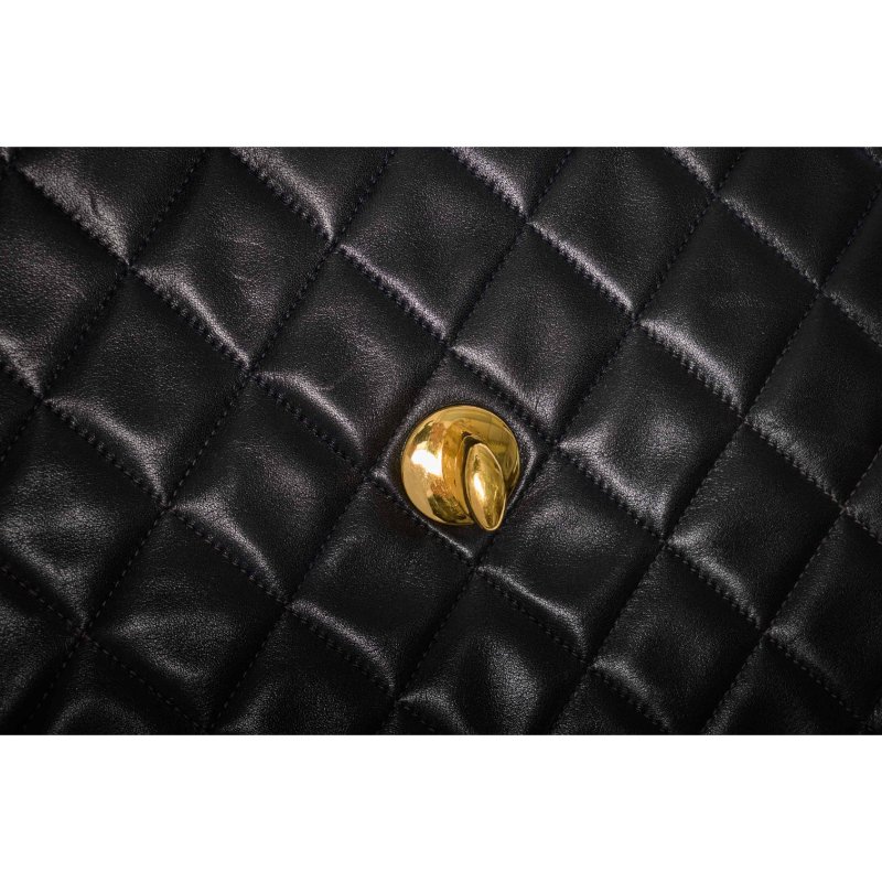 CHANEL香奈兒經典黑金Maxi Classic Flap肩背包-6
