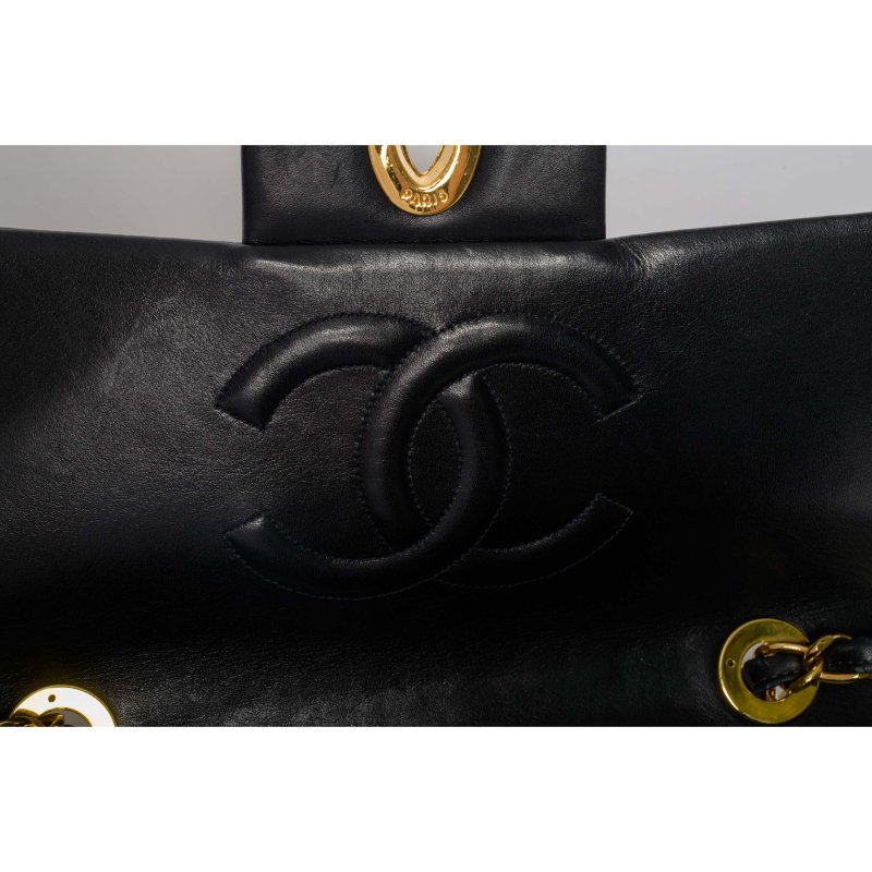 CHANEL香奈兒經典黑金Maxi Classic Flap肩背包-7