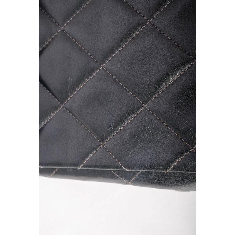 CHANEL香奈兒經典黑金Maxi Classic Flap肩背包-11