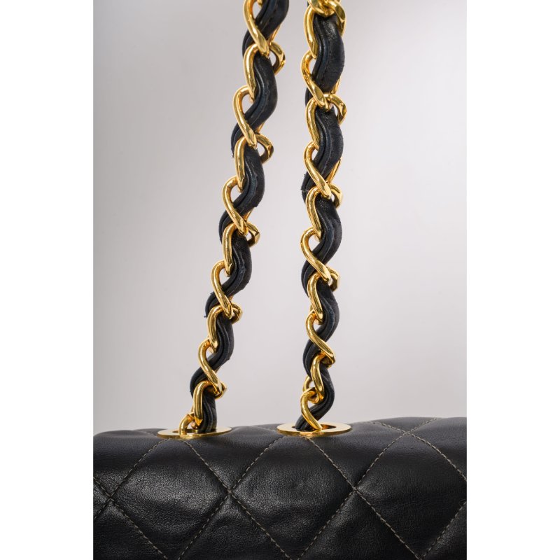 CHANEL香奈兒經典黑金Maxi Classic Flap肩背包-12