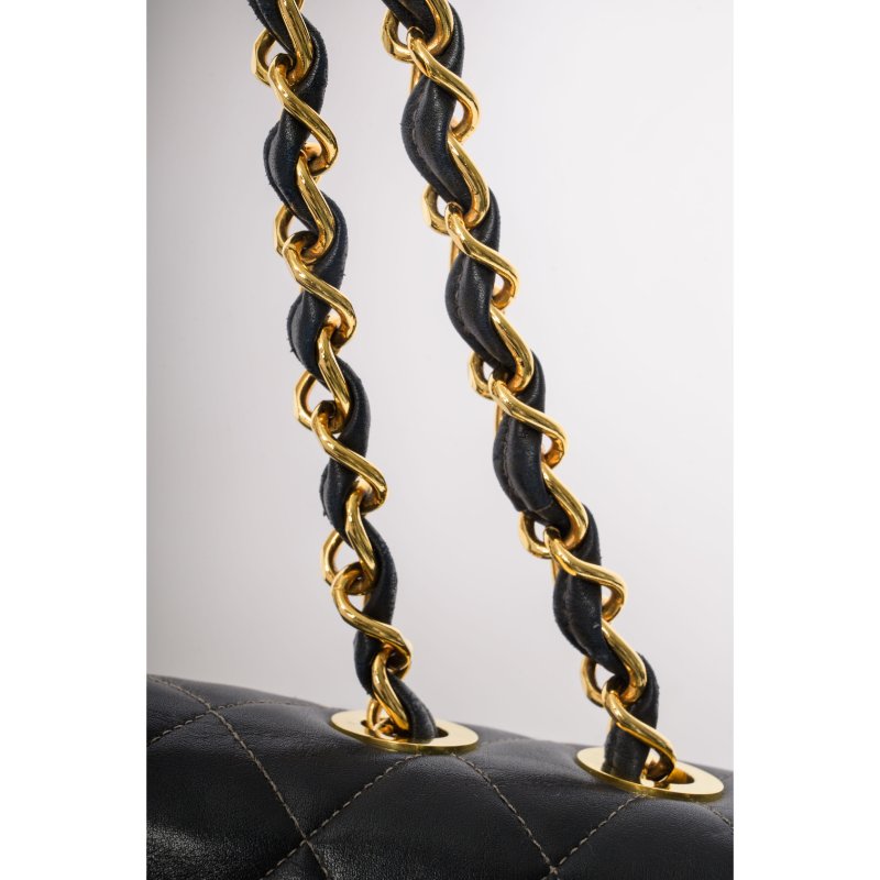 CHANEL香奈兒經典黑金Maxi Classic Flap肩背包-13
