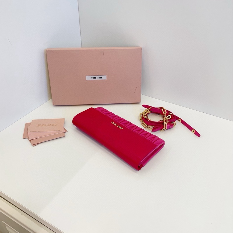 【98新🆕】MiuMiu 玫紅色經典皺摺woc信封包單肩斜挎包-5