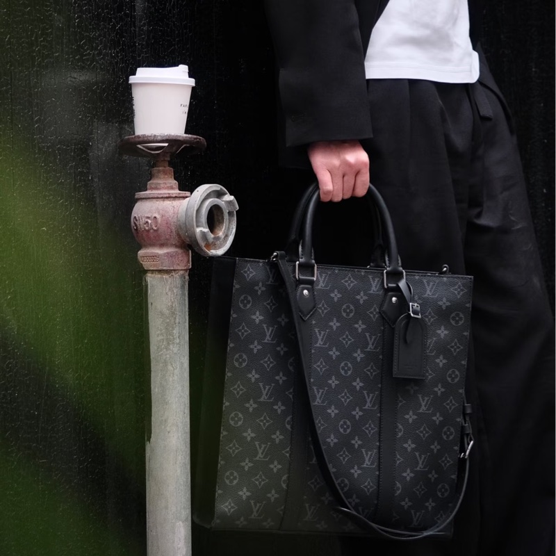 💗香緹國際精品💗 LV Sac plat 黑武士 琴譜包-1