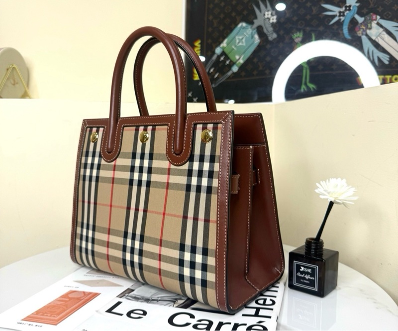 Burberry經典格紋Title泰爾勒托特包-3