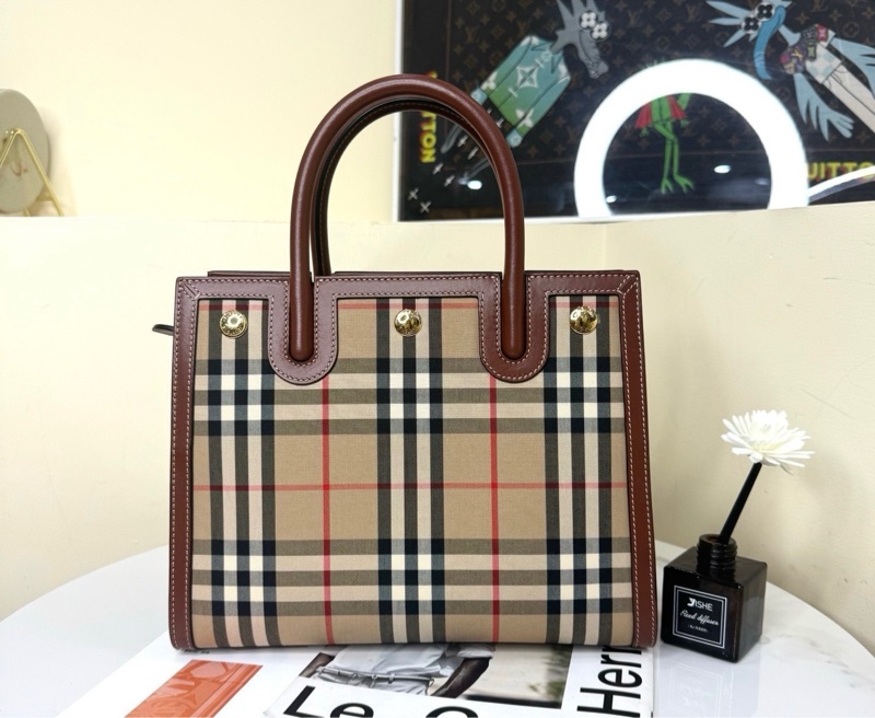 Burberry經典格紋Title泰爾勒托特包-4