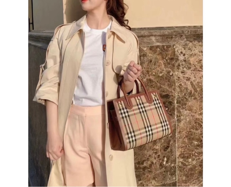 Burberry經典格紋Title泰爾勒托特包-5