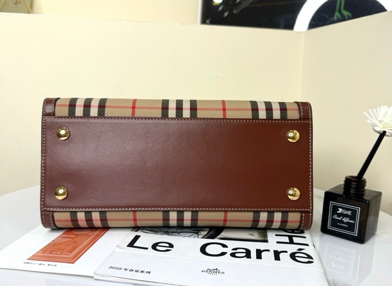 Burberry經典格紋Title泰爾勒托特包-6