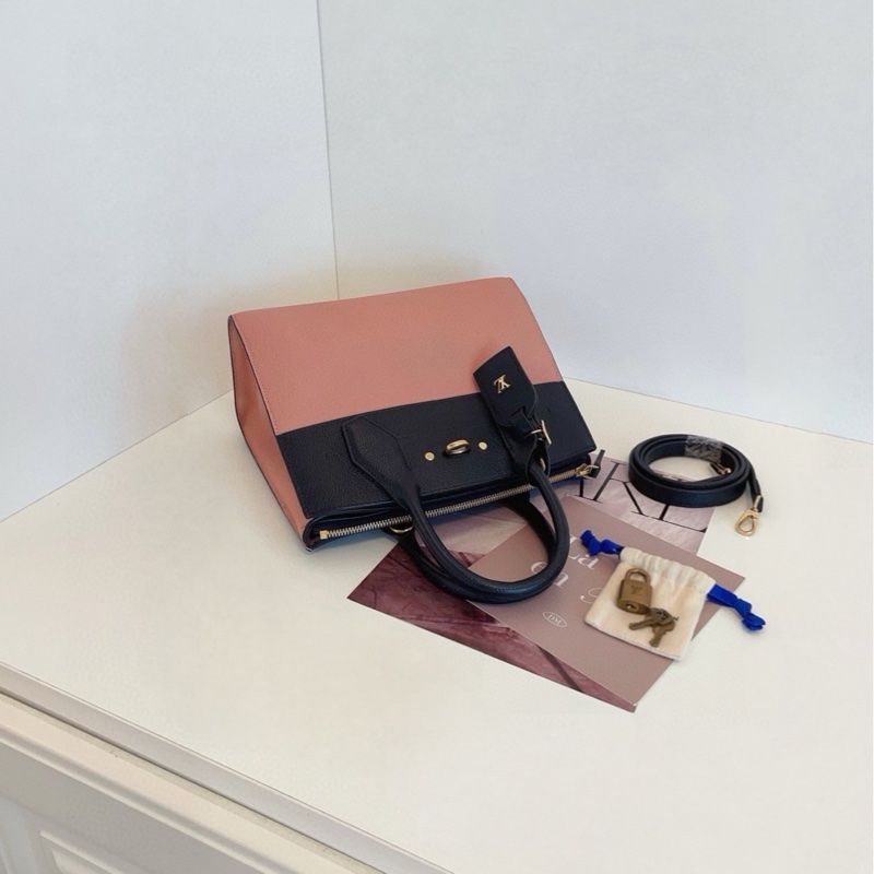 【98新🆕】LV City Steamer木蘭粉拼黑色鎖頭包 小號手提包-4