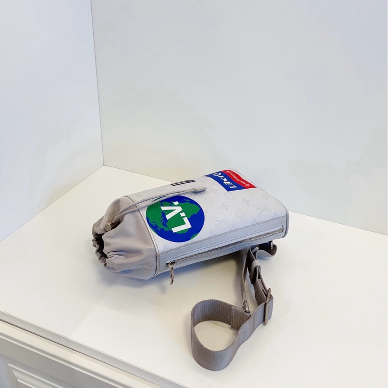 【97新🆕】Lv 限量Chalk 老花徽章斜挎包款 斜挎包 單肩包-4