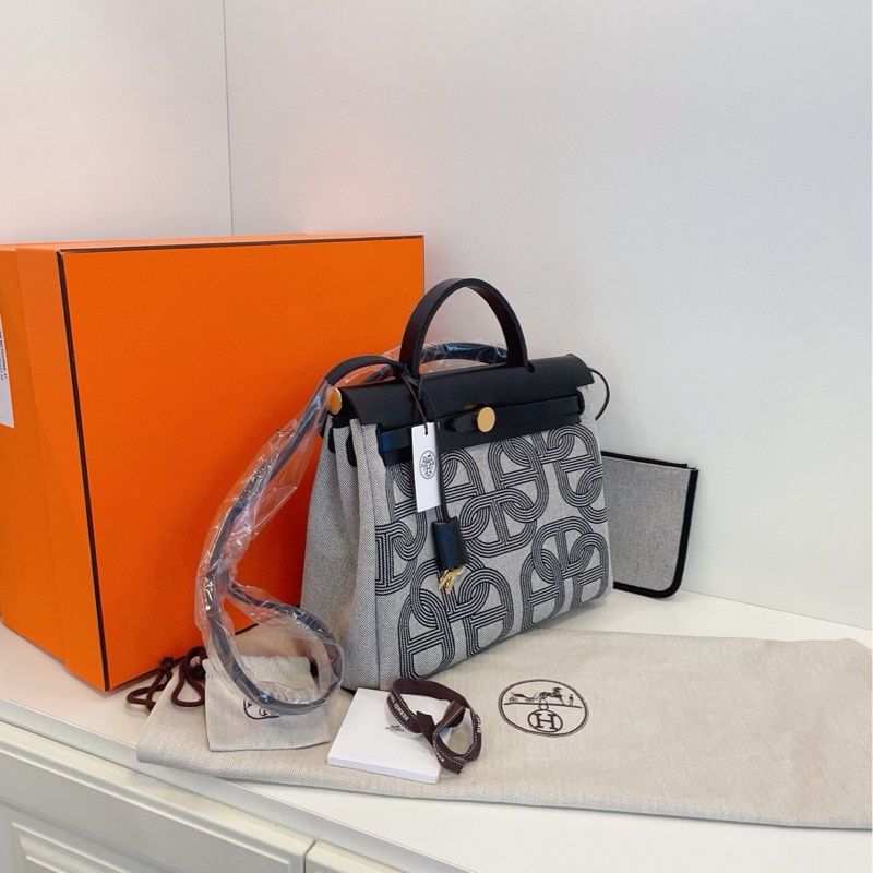 【閒置新🆕】Hermes 限定款 黑金 herbag31 黑色賽道/豬鼻子手提包 斜挎包 單肩包-1